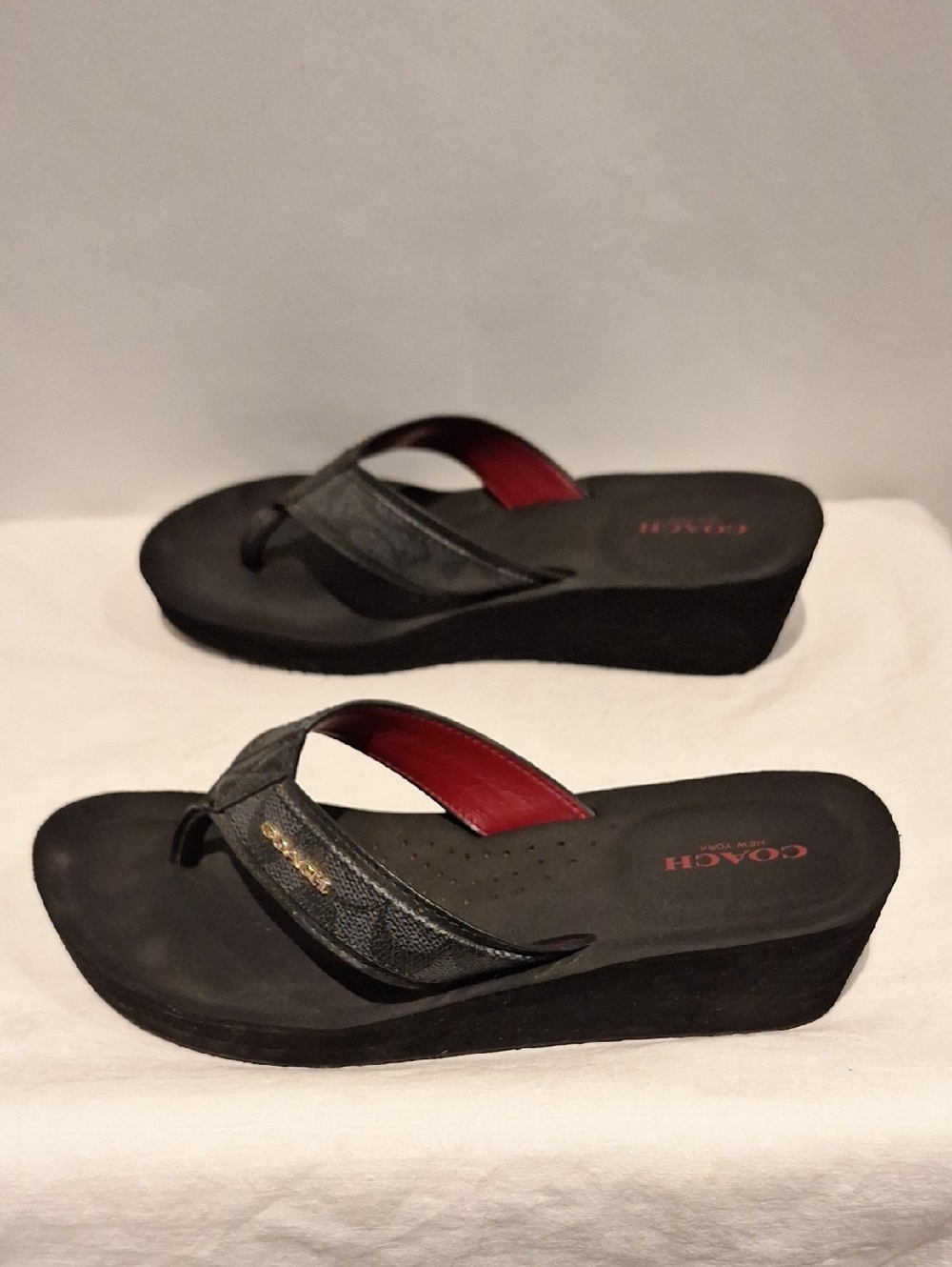Coach Jolene  Black Wedge Thong Sandals with Red Lining Size 8.5 - Picture 5 of 7